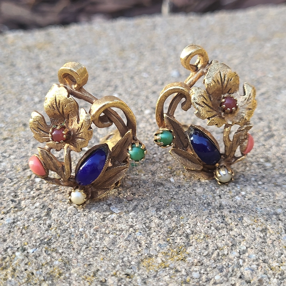 Vintage PAT pending clip on earrings